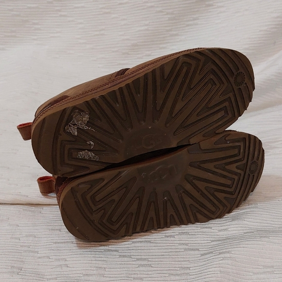 UGG Brown Kids Boots with Red Laces - Picture 6 of 9